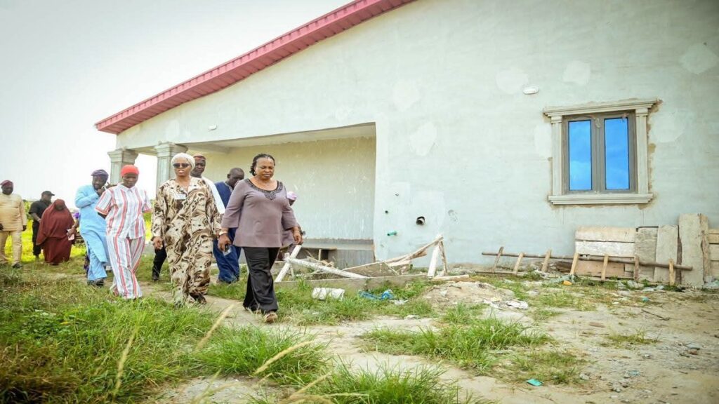 hon-khadijat-omotayo-kareem-donates-132-hostel-bed-spaces-to-lasu-students